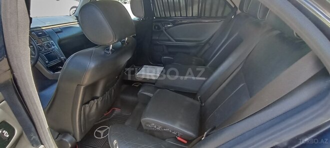 Mercedes E 280 1999, 300,000 km - 2.8 l - Quba