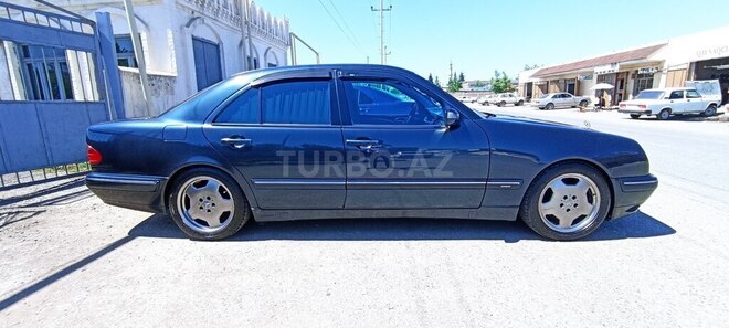 Mercedes E 280 1999, 300,000 km - 2.8 l - Quba