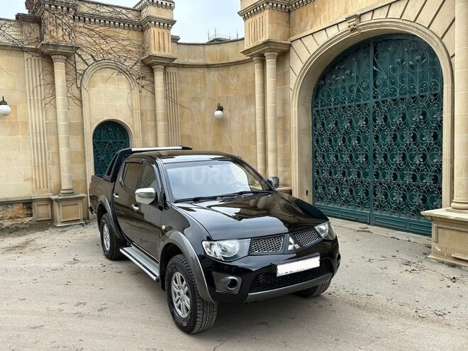 Mitsubishi L200 2013, 256,000 km - 2.5 l - Bakı