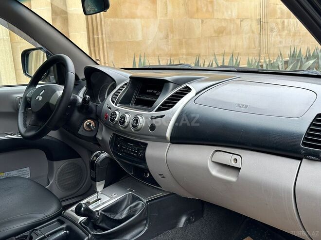 Mitsubishi L200 2013, 256,000 km - 2.5 l - Bakı