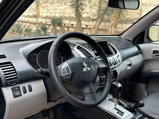 Mitsubishi L200 2013, 256,000 km - 2.5 l - Bakı