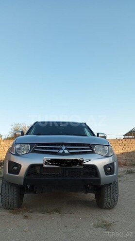 Mitsubishi L200 2013, 330,000 km - 2.5 l - Bakı