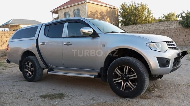 Mitsubishi L200 2013, 330,000 km - 2.5 l - Bakı