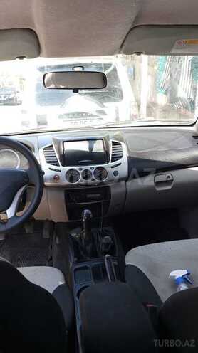 Mitsubishi L200 2013, 330,000 km - 2.5 l - Bakı