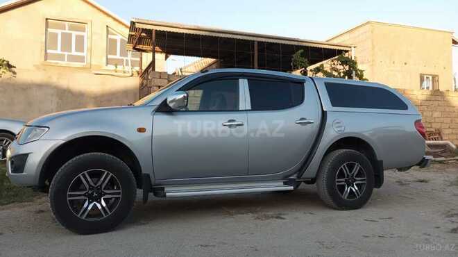 Mitsubishi L200 2013, 330,000 km - 2.5 l - Bakı