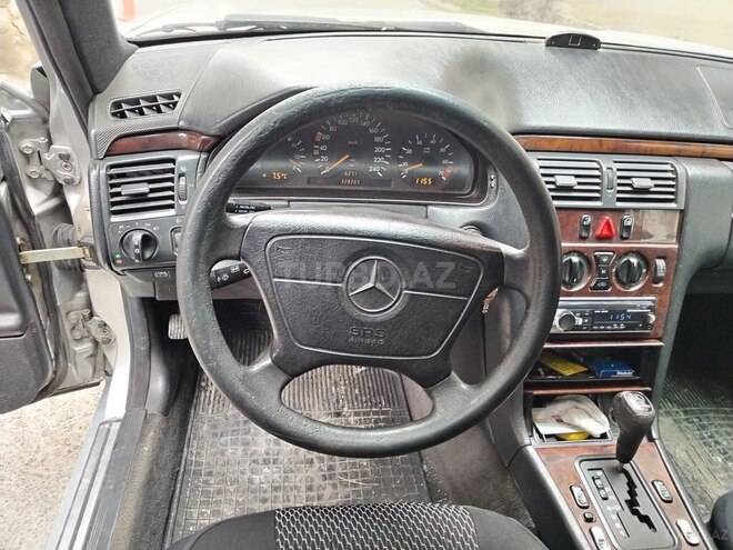 Mercedes E 230 1997, 328,200 km - 2.3 l - Bakı