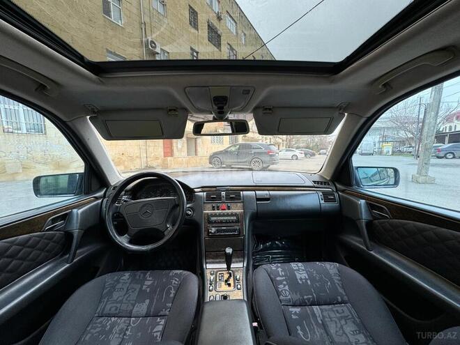 Mercedes E 240 1998, 228,000 km - 2.4 l - Bakı