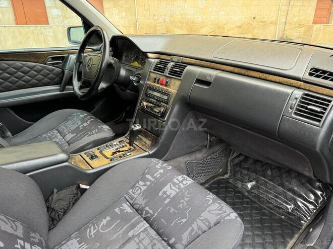 Mercedes E 240 1998, 228,000 km - 2.4 l - Bakı