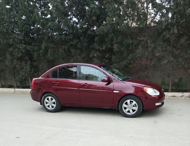 Hyundai Accent-2
