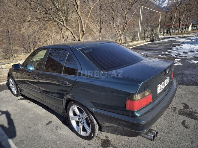 BMW 318 1993, 320,000 km - 1.8 l - Zaqatala