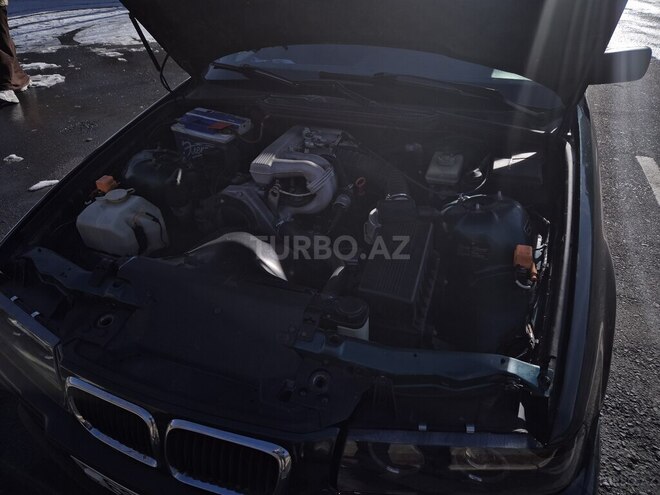 BMW 318 1993, 320,000 km - 1.8 l - Zaqatala