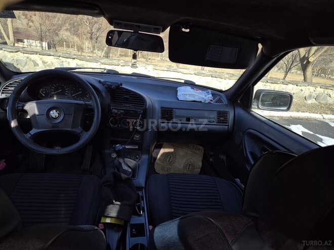 BMW 318 1993, 320,000 km - 1.8 l - Zaqatala
