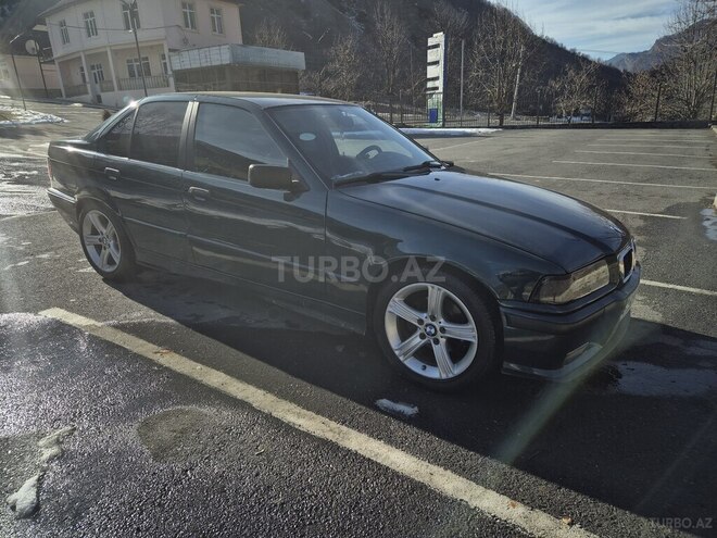 BMW 318 1993, 320,000 km - 1.8 l - Zaqatala
