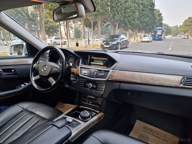 Mercedes E 350 2009, 171,456 km - 3.5 l - Sumqayıt