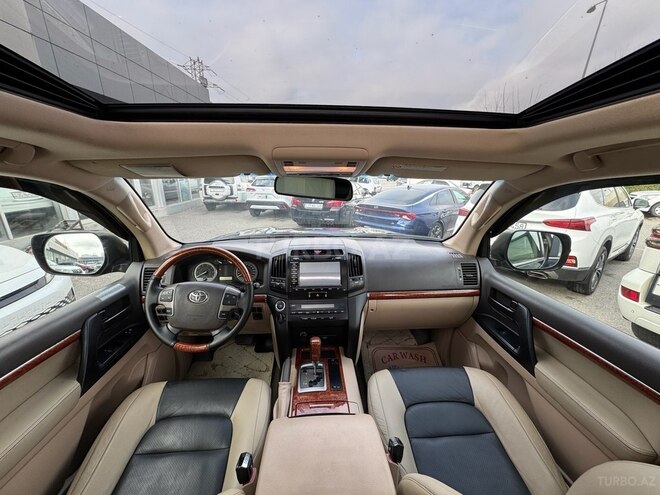 Toyota Land Cruiser-7
