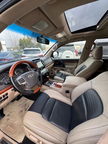 Toyota Land Cruiser-8