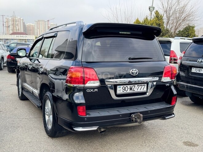 Toyota Land Cruiser-6