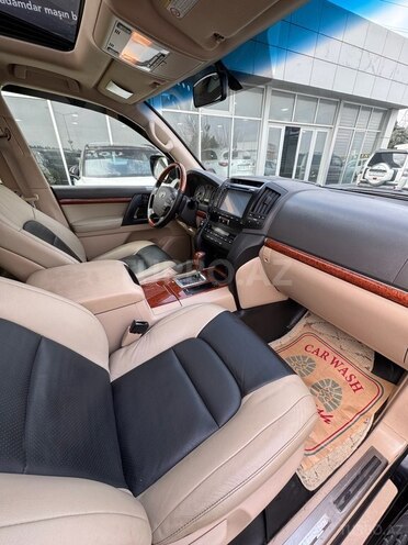 Toyota Land Cruiser-9