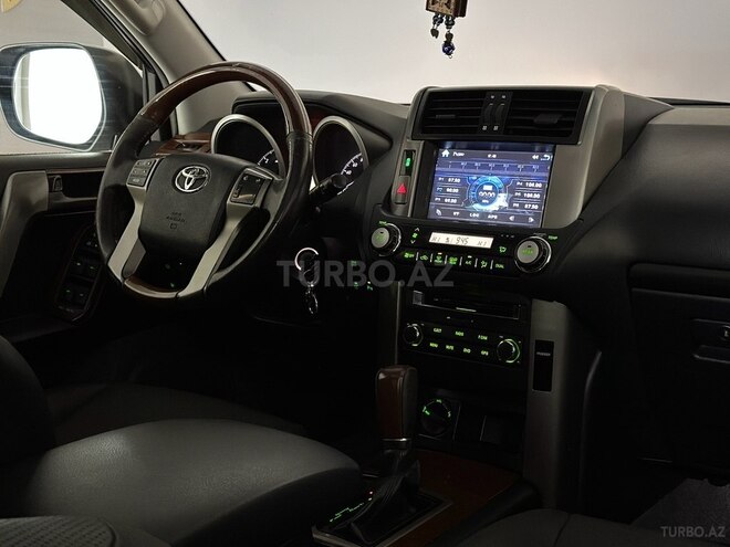 Toyota Land Cruiser Prado-12