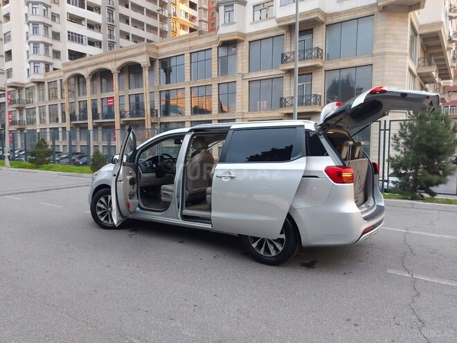 Kia Carnival 2015, 295,000 km - 2.2 l - Bakı