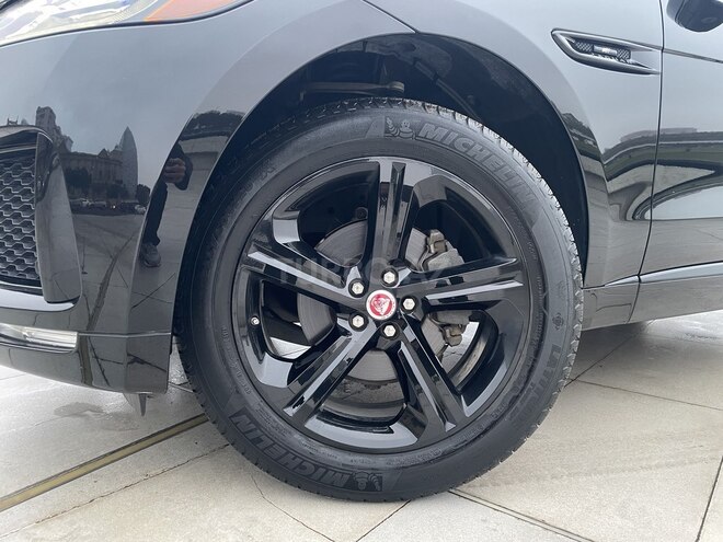 Jaguar F-Pace-8