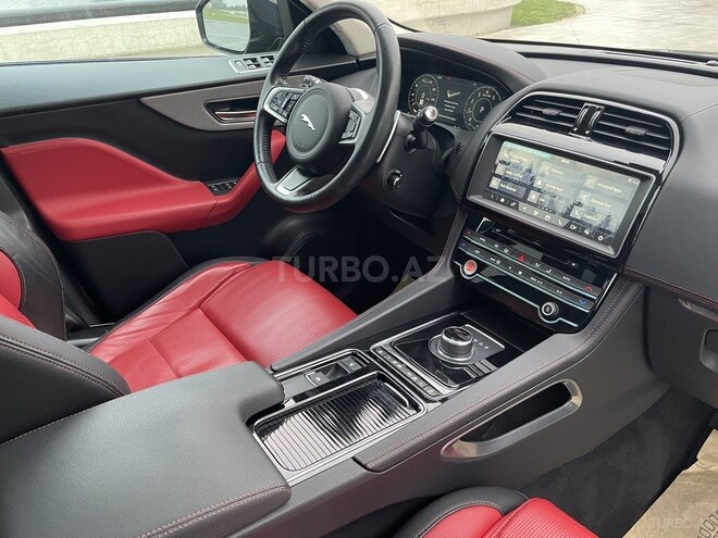 Jaguar F-Pace-12