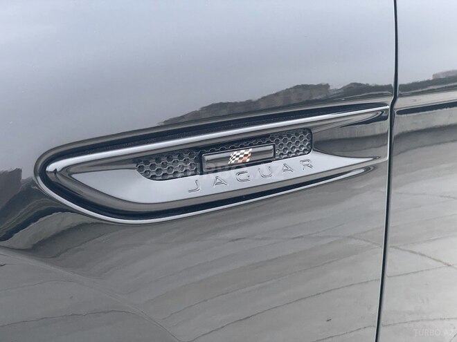 Jaguar F-Pace-9