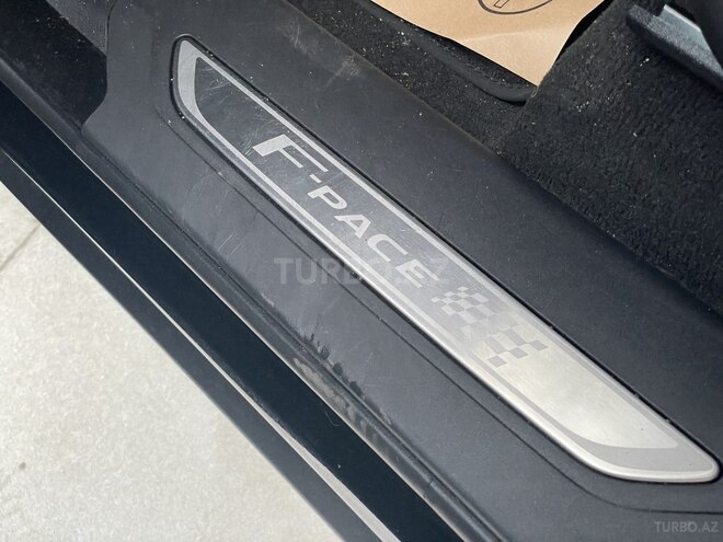 Jaguar F-Pace-10