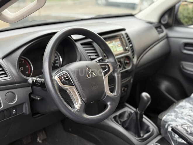 Mitsubishi L200 2020, 32,000 km - 2.4 l - Bakı