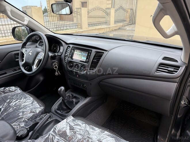 Mitsubishi L200 2020, 32,000 km - 2.4 l - Bakı