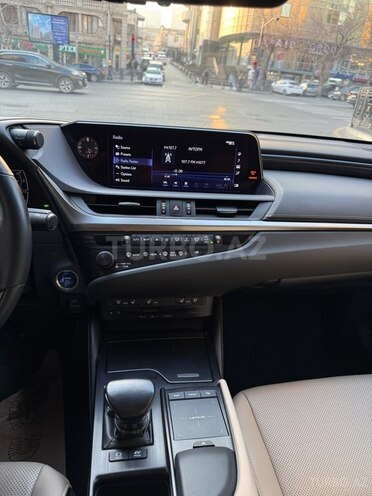 Lexus ES 300h-8
