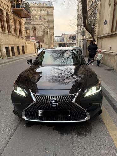 Lexus ES 300h-1