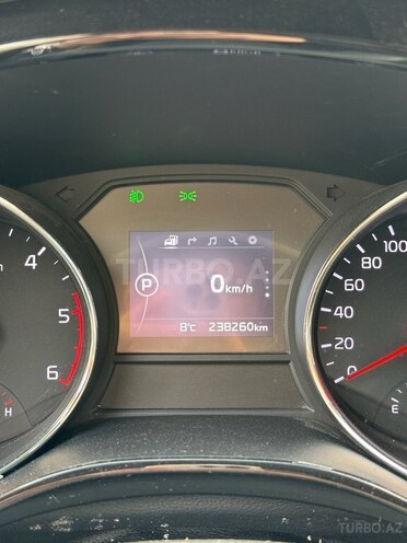 Kia Carnival 2016, 240,000 km - 2.2 l - Bakı
