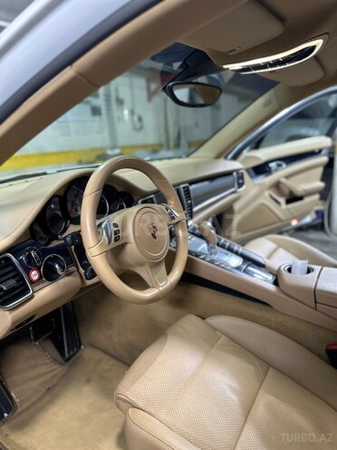 Porsche Panamera 4S-2