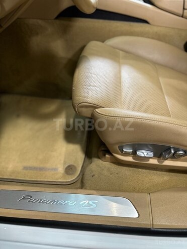 Porsche Panamera 4S-4