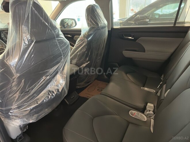 Toyota Highlander-12