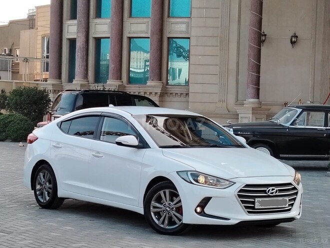 Hyundai Elantra 2015, 198,000 km - 1.6 л - Bakı