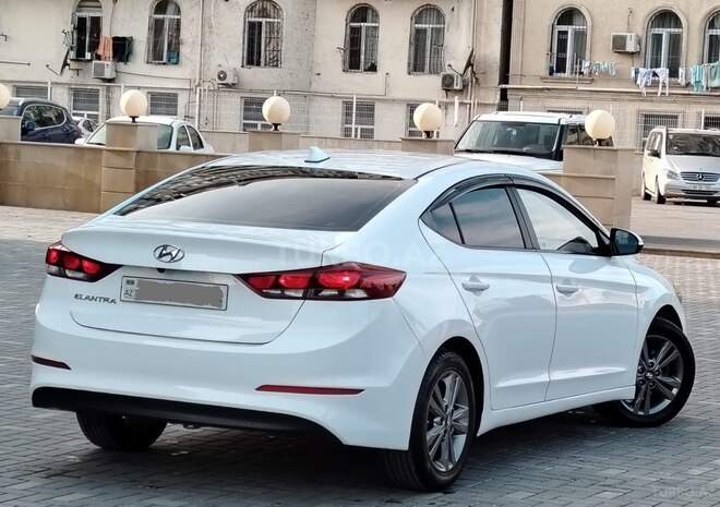 Hyundai Elantra 2015, 198,000 km - 1.6 л - Bakı