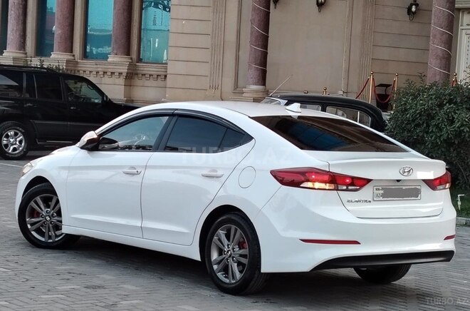Hyundai Elantra 2015, 198,000 km - 1.6 л - Bakı