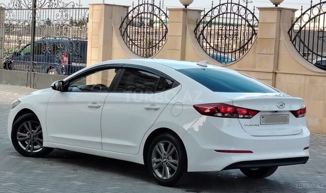 Hyundai Elantra 2015, 198,000 km - 1.6 л - Bakı