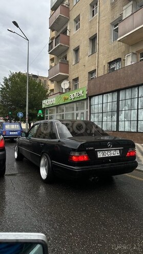 Mercedes E 220 1995, 350,000 km - 2.2 l - Bakı