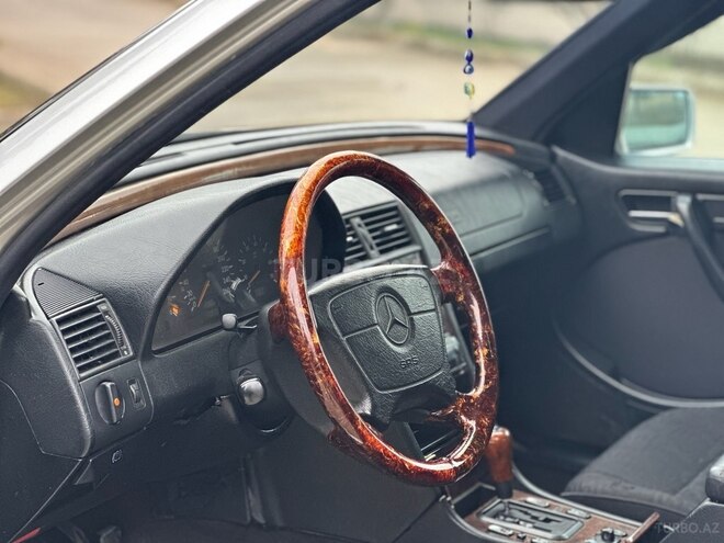 Mercedes C 240 1998, 250,000 km - 2.4 l - Salyan