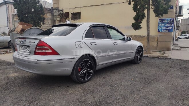 Mercedes C 240 2001, 200,000 km - 2.6 л - Yevlax