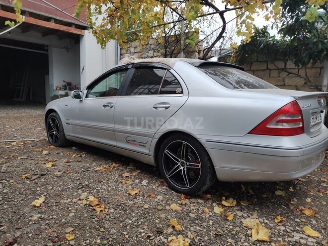 Mercedes C 240 2001, 200,000 km - 2.6 л - Yevlax