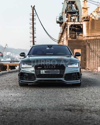 Audi RS7-1