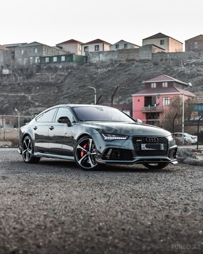 Audi RS7-3