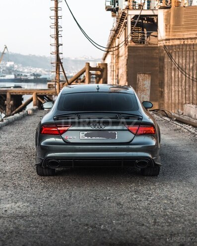 Audi RS7-2