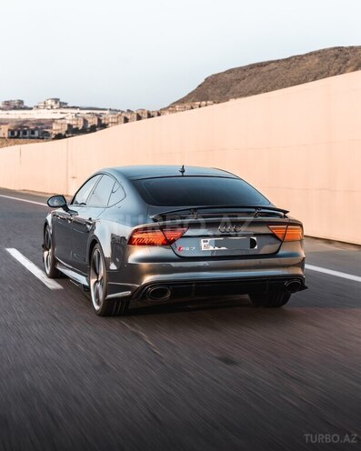 Audi RS7-4