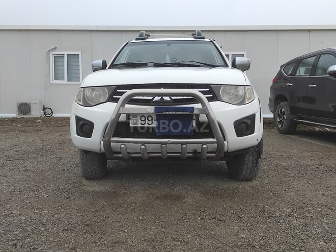 Mitsubishi L200 2012, 300,000 km - 2.5 l - Bakı