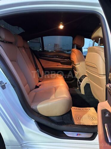 BMW 740-16